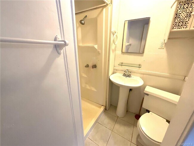 Foto del edificio - 15 Pleasant View Ave