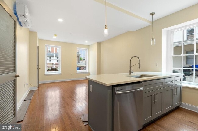 Building Photo - 6607 Ridge Ave