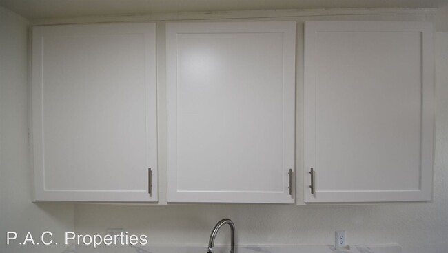 Building Photo - 2 br, 1 bath Apartment - 4565 Hazeltine Av...
