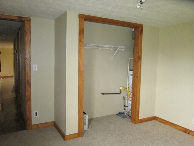 Foto del edificio - 4124 MacDougall Rd