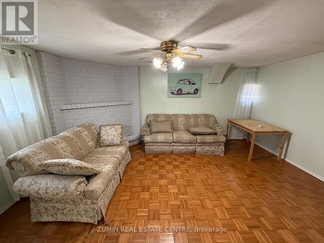 Building Photo - 447 Archdekin Dr