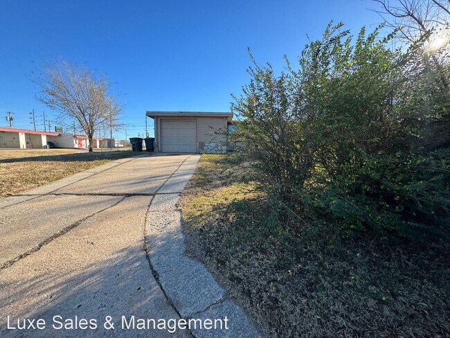 Foto del edificio - 2 br, 1 bath House - 1700 Karen Drive