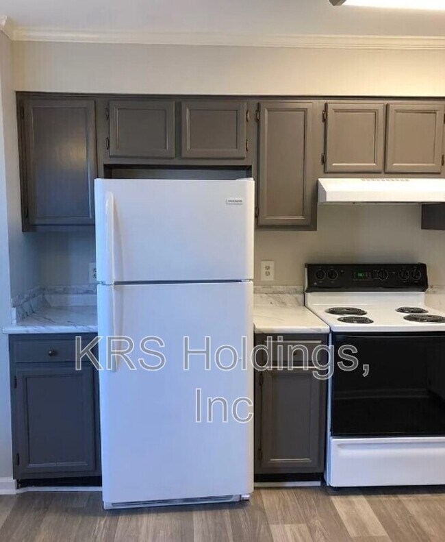 Building Photo - 5059 Avenida Del Sol