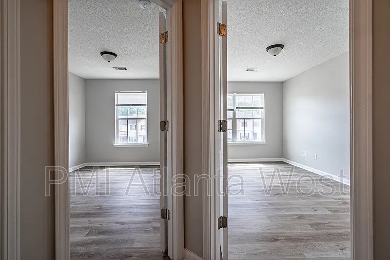 Foto del edificio - 6785 Mountain Cir