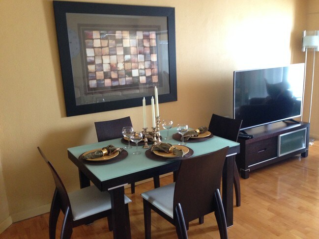 Dining area - 3100 NE 29th St