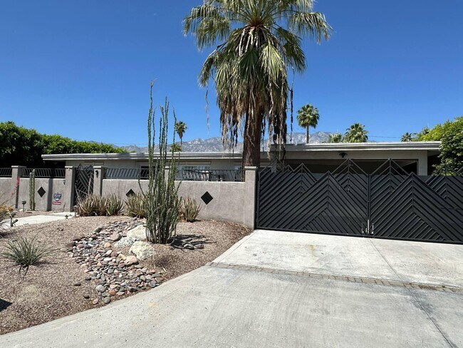 Building Photo - 725 S Mountain View Dr