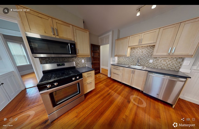 Building Photo - 107 Oxford St