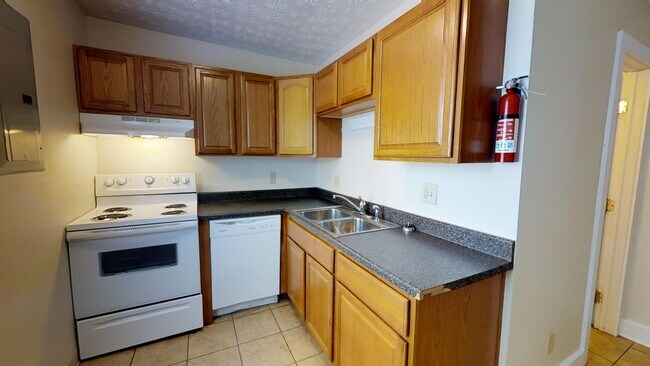 Building Photo - 1379 Indianola Ave