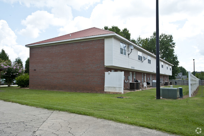 Pine Creek - Pine Creek Apartments