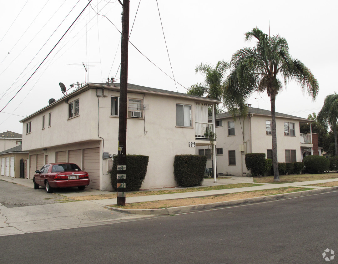 Building Photo - 14721 Burbank Blvd