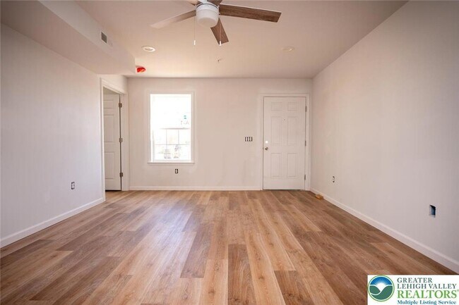 Foto del edificio - 5994 Coplay Rd