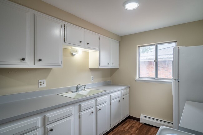 Building Photo - 358 Robert Drive