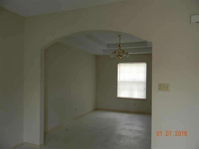 Building Photo - 409 N Mendiola Ave
