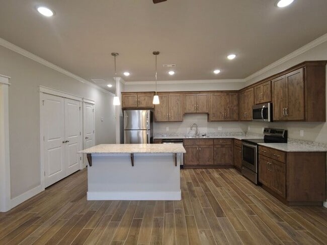 Building Photo - EP 6 | Brand New Townhomes in Siloam Springs!