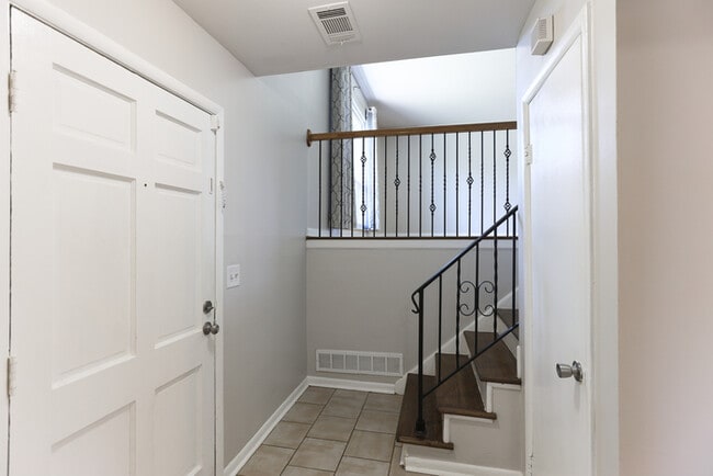 Building Photo - Beautiful Tucker Home!