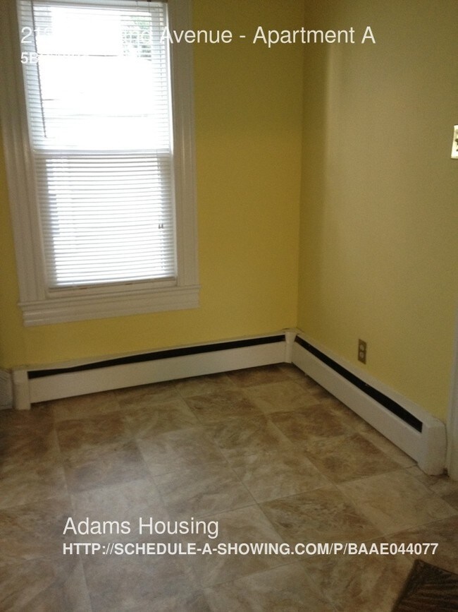 Building Photo - Awesome 5 Bedroom House!!!