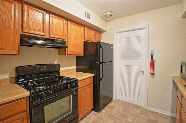 Building Photo - 24 Sweetgum Ln