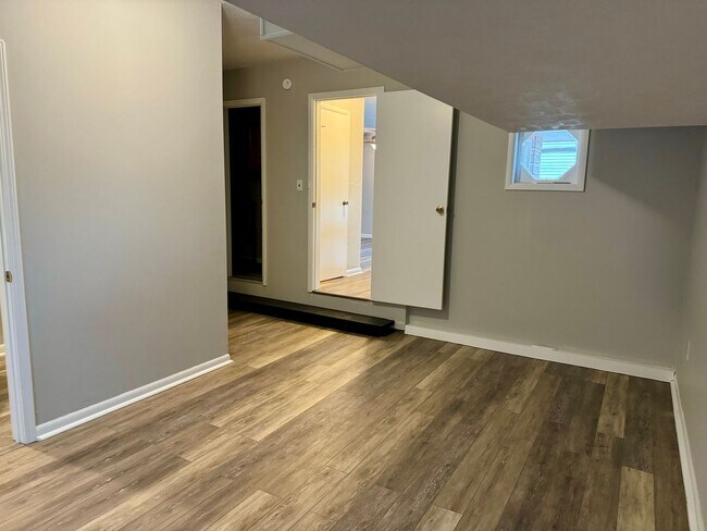 Foto del edificio - 1423 N Kinser Pike