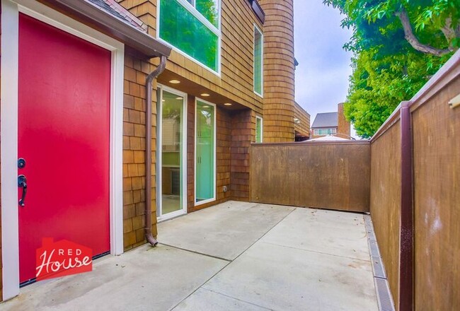 Building Photo - 325 S Sierra Ave