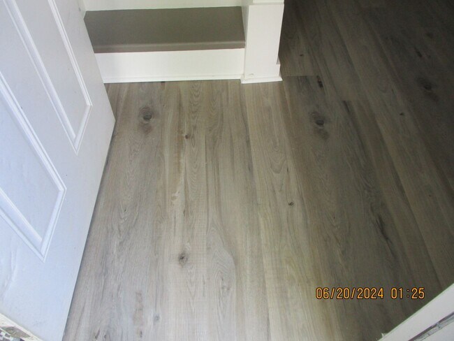 Building Photo - 2500 Redwood Ct