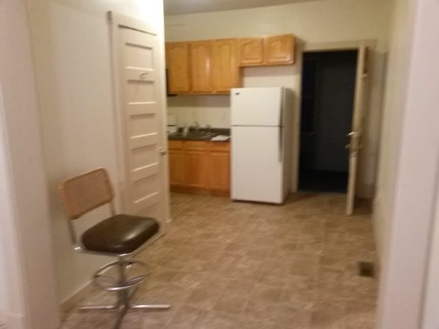 Building Photo - 653 Baldwin St