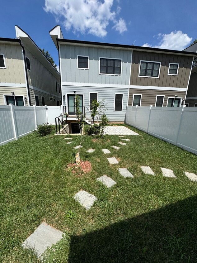 Primary Photo - 3435 Newton St