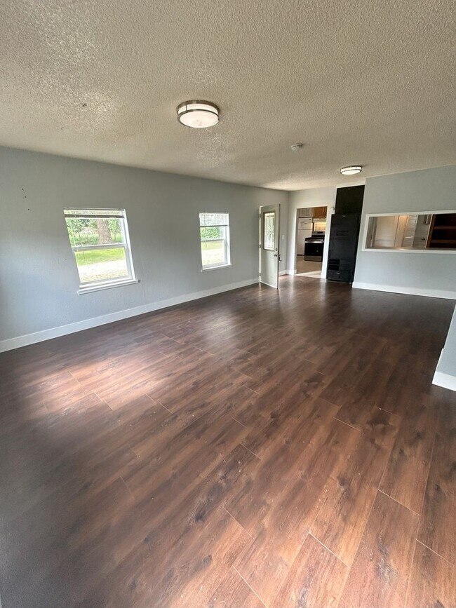 Foto del edificio - 3 Bed, 1 Bath in Meridian School District.