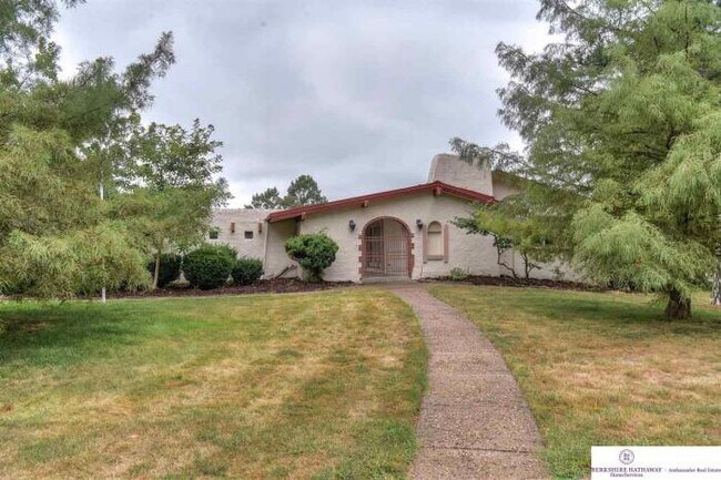 Building Photo - 4 bedroom in Omaha NE 68152-0000