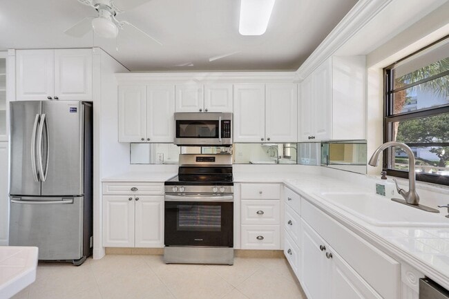 Building Photo - 200 Intracoastal Pl