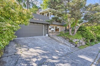 Building Photo - 5417 S Orcas St