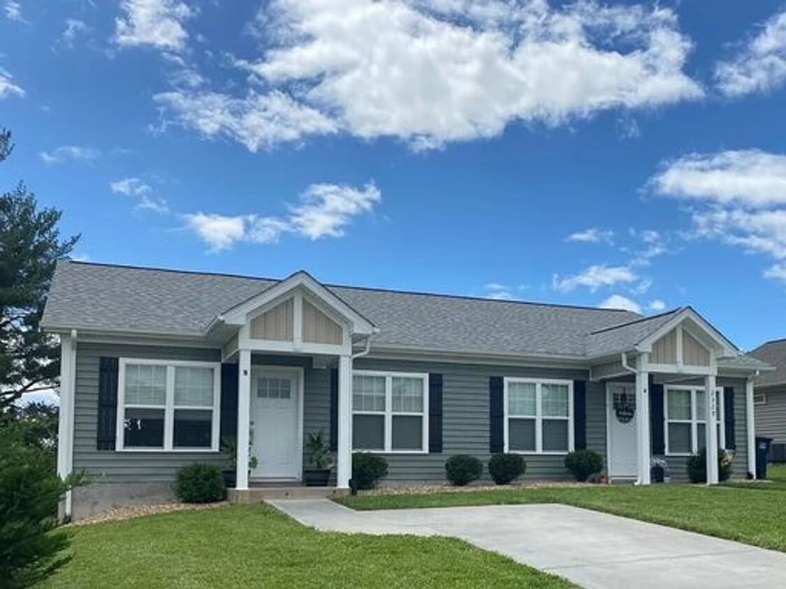 Photo - 2329 Moir Street