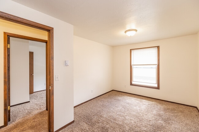 Building Photo - Mount Mary Circle Apartments