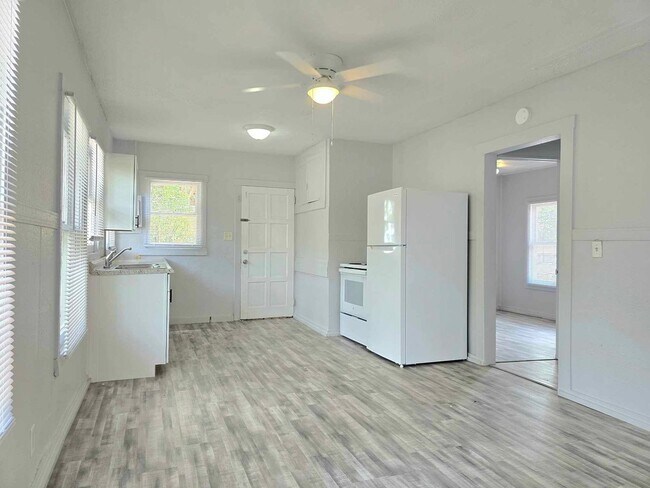 Foto del edificio - 2 Bed / 1 Bath Home for RENT!