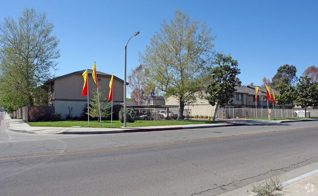Building Photo - Park Place Townhomes