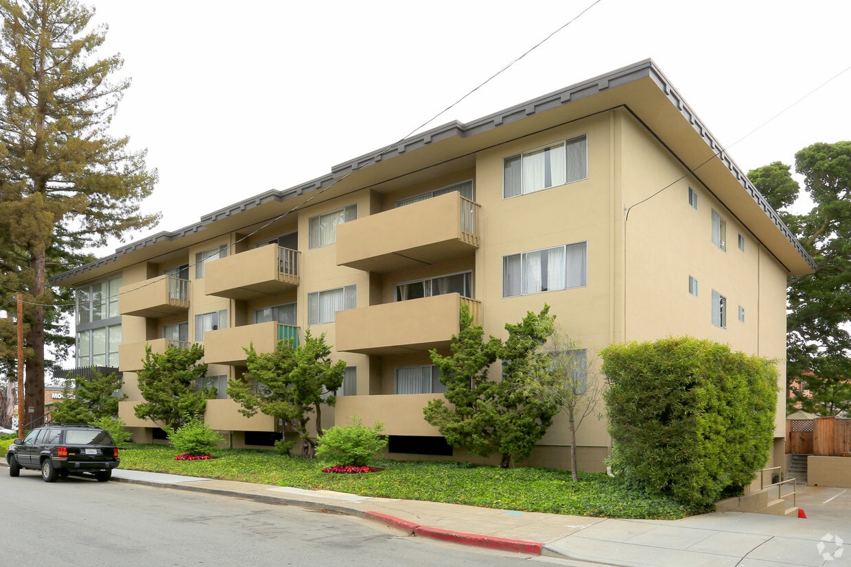 Building Photo - 1501 Chapin Ave