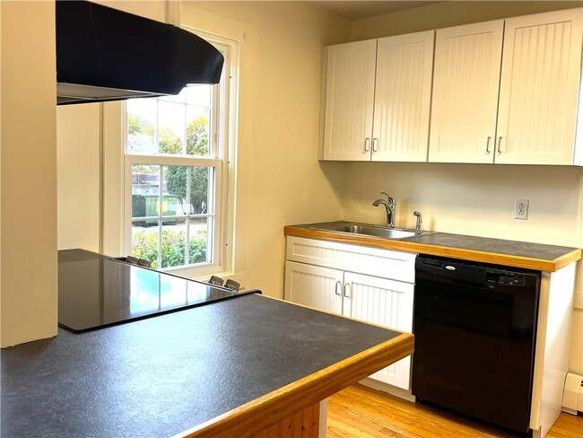 Building Photo - 44-44 Phillips St