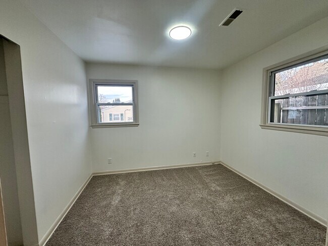 Foto del edificio - 221 S Rosemary Ave
