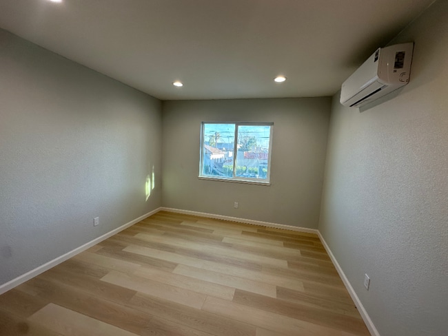 Foto del edificio - 822 E 11th St