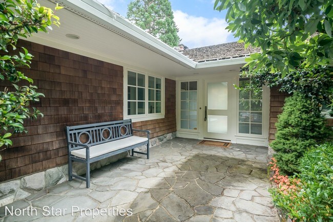 Building Photo - 4 br, 4 bath House - 416 SW Edgecliff Rd.