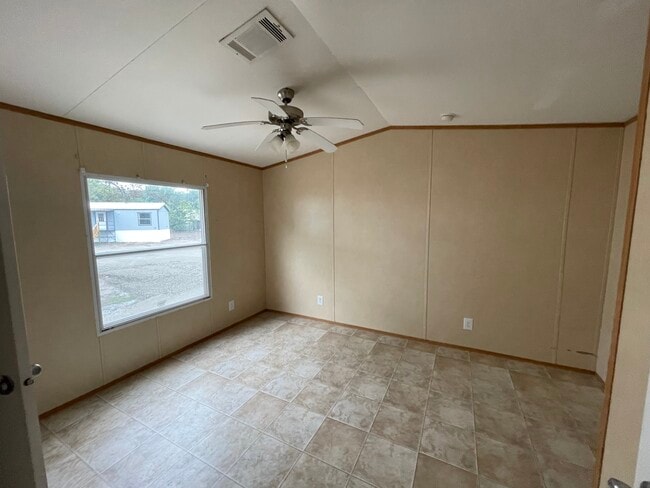 Building Photo - Early Bird Estates Unit #9
