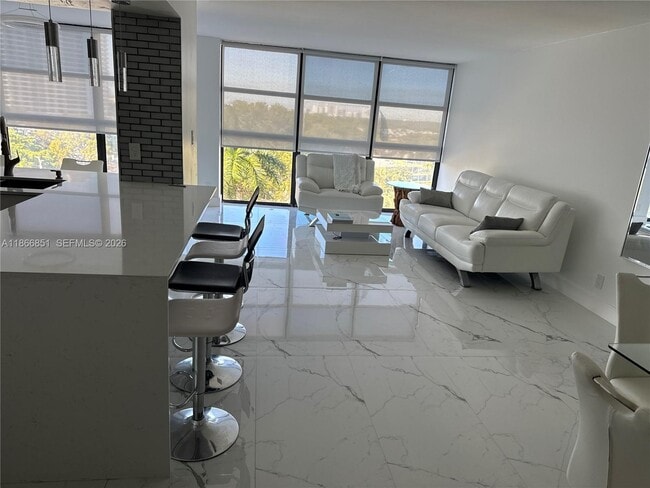 Building Photo - 400 Leslie Dr