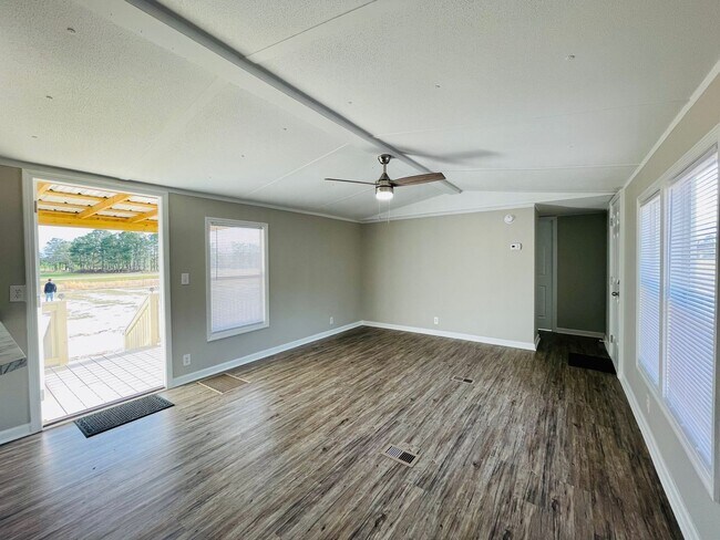 Foto del edificio - 2bd/2ba Renovated Mobile Home on a Perfect Country Lot Overlooking Farm Fields!