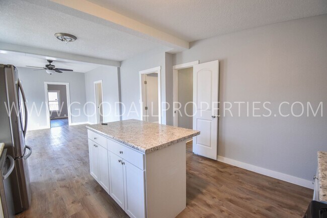 Foto del edificio - 3 Bedroom 1 Bath Home in Des Moines