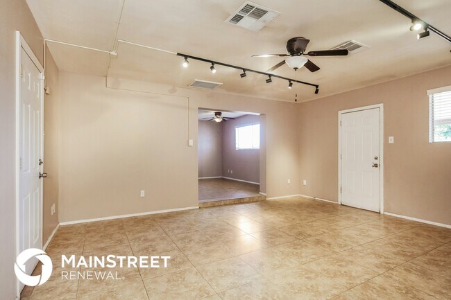 Building Photo - 3907 W Kaler Dr