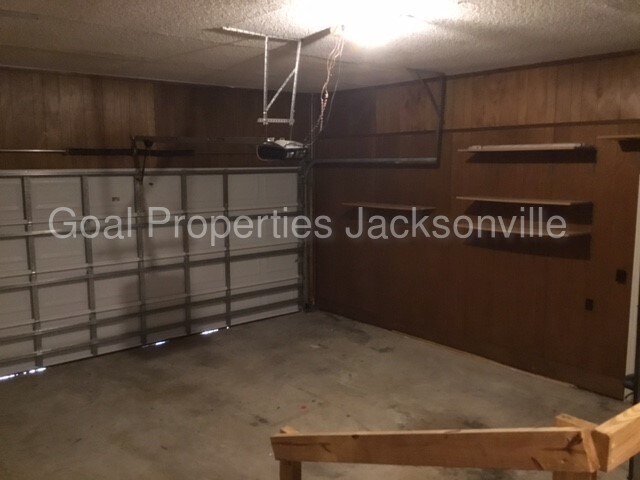 Building Photo - 6235 Cranberry Ln E