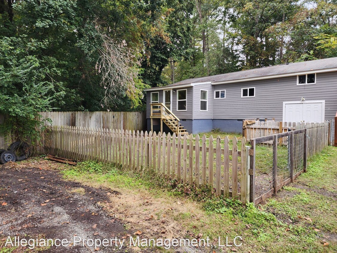 Primary Photo - 2 br, 1 bath House - 2210 S Landing Rd