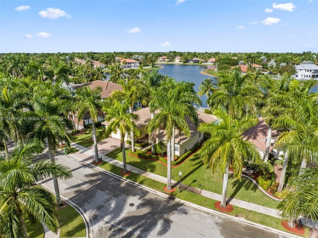 Building Photo - 896 Marina Dr