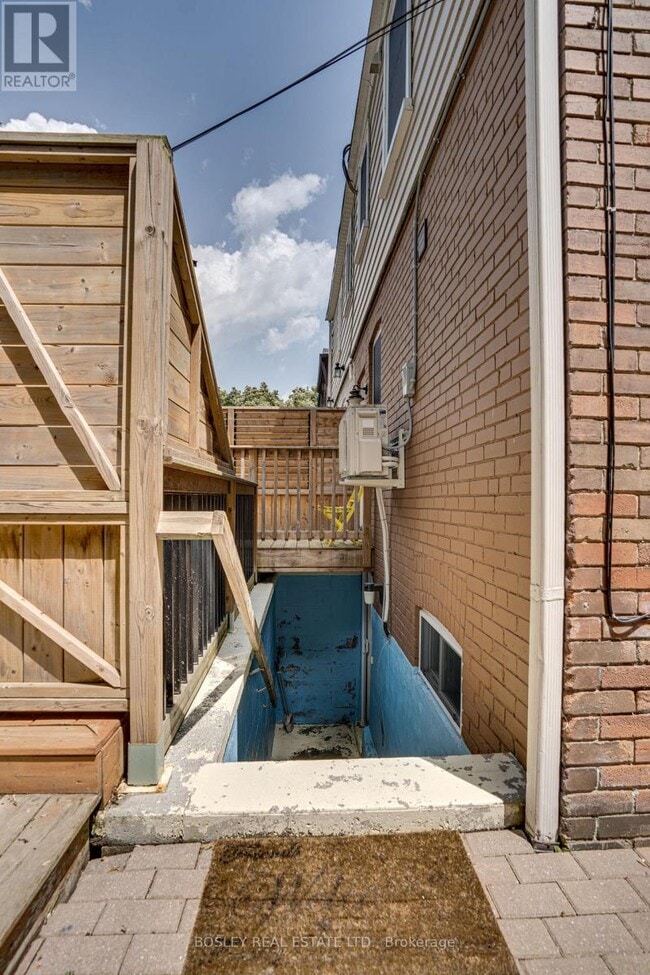 Building Photo - 176 Eastwood Rd