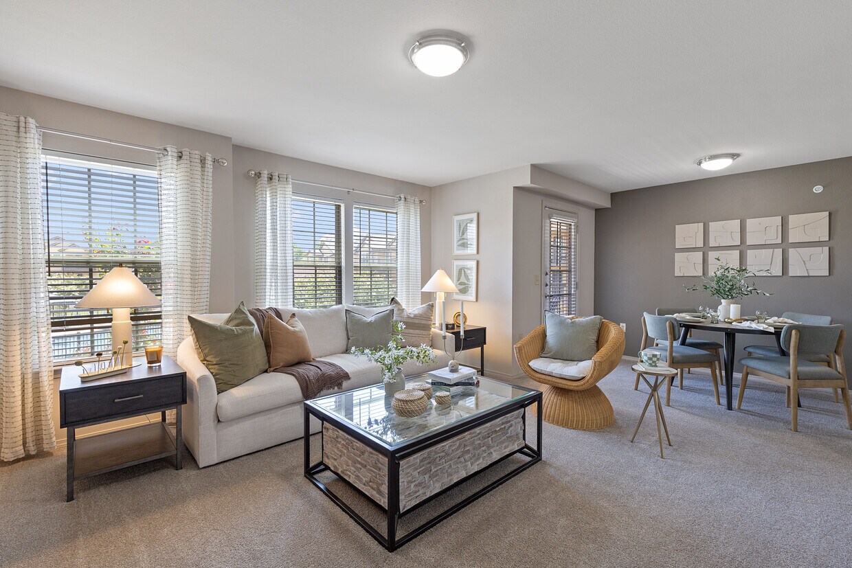 Foto principal - Portico at Friars Creek Apts