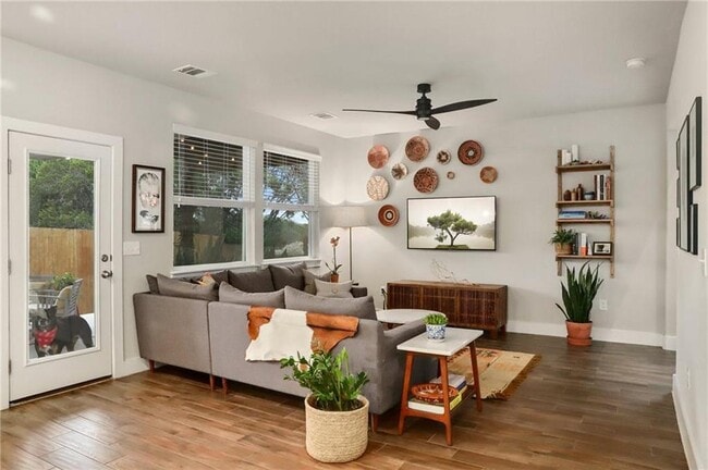 Foto del edificio - 7415 Wallach St